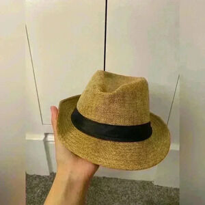 Brown Hat‎